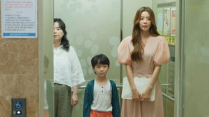 Green Mothers’ Club Episode 4 Entering Green Mothers' Club Preview Still