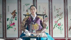 Under the Queen’s Umbrella Episode 1 Episode 1 Preview Still