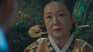 Under the Queen’s Umbrella Episode 5 Episode 5 Preview Still