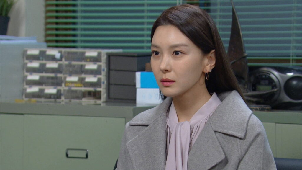 Woman in a Veil Episode 09
