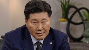 The Elegant Empire Episode 62 Woo Hyuk's Father Preview Still
