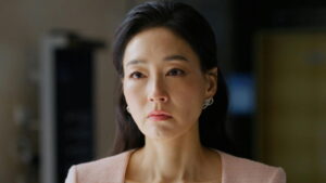 Pearl in Red Episode 13 On The Day Of Family Meeting Preview Still