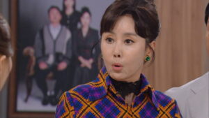 Pearl in Red Episode 49 A Dangerous Apology Preview Still